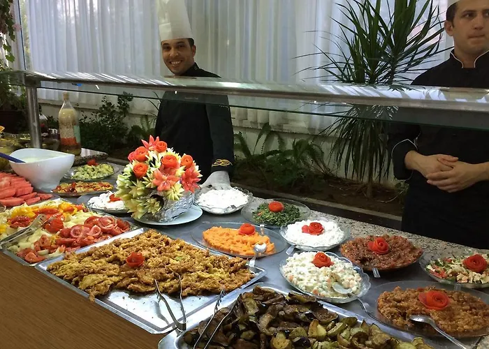 أكروبول بيتش